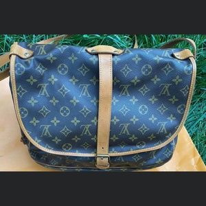 Louis Vuitton Saumur 35 messenger bag